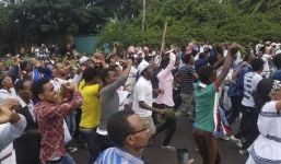 Giải tán biểu tình chống chính phủ, 52 người thiệt mạng