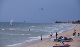 Giận chồng, nữ du khách Nga 2 lần nhảy xuống biển Bình Thuận tự tử