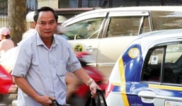 Từ 3/10, Thứ trưởng Bộ Tài chính tự lái xe, hoặc đi taxi đi làm