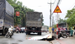 Tin TNGT mới nhất ngày 4/10: Vợ mang thai gặp nạn, chồng đuổi đánh tài xế