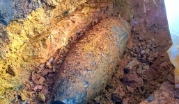 Đào móng nhà, phát hiện quả bom 400 kg