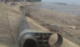 Ngư dân vớt được đường ống lạ dài hơn 100m trên vùng biển miền Trung