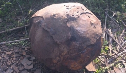 Phát hiện 'vật thể lạ' hình cầu dẹt, cháy xém ở Thái Nguyên