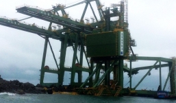 3 giàn cẩu nghìn tấn của Formosa dạt vào biển Quảng Bình