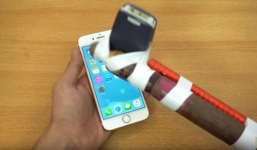 Cuộc đối đầu giữa iPhone 7 và Nokia 3310 'nồi đồng cối đá'