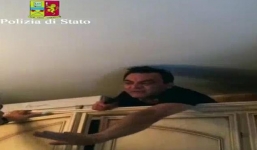 Video: Trùm mafia bị tóm sau khi trốn trong tủ bếp suốt 5 năm