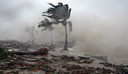 Bão số 6 giật cấp 11 đang quần thảo Biển Đông