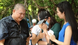 Người yêu cũ khóc nghẹn trong lễ giỗ 20 năm Lê Công Tuấn Anh