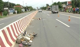 Xe ô tô 7 chỗ gây tai nạn, 2 vợ chồng chết thảm