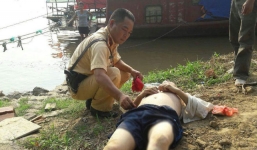 CSGT dùng canô cứu người đàn ông nhảy cầu Chương Dương tự vẫn