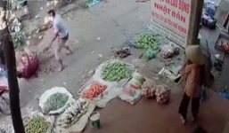 Video: Truy sát trong chợ ở Hà Nội, 1 người tử vong