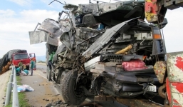 Tin TNGT mới nhất ngày 11/10: 2 xe tải đâm nhau, phụ xe 'kẹt' chết trong cabin