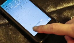 Samsung bị phạt 120 triệu USD vì tính năng trượt để mở khóa