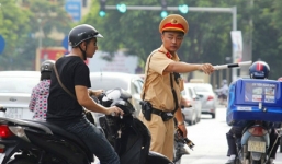 Cảnh sát chỉ huy, điều khiển giao thông được sử dụng súng, dùi cui điện