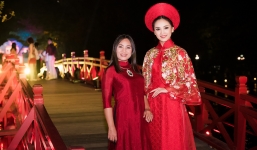 Tố Như tiếp tục làm vedette trong màn trình diễn áo dài Lan Hương