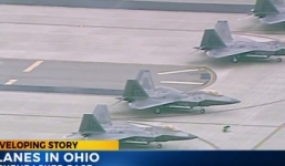 Video: Hàng chục tiêm kích Mỹ phải di tản tránh bão