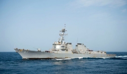 Mỹ cảnh báo đáp trả vụ tàu khu trục suýt trúng tên lửa