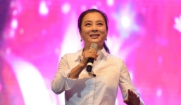 'Thỏ Ngọc' Lý Linh Ngọc vẫn đẹp rạng rỡ ở tuổi 53