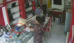 Dùng nón làm đạo cụ, màn 'ảo thuật' trộm đồ diễn ra hoàn hảo