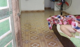 Phát hiện xác cô gái không mặc quần với 4 vòng dây thép ở cổ