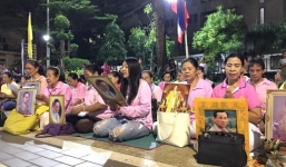 Quốc vương nguy kịch, dân Thái Lan mặc áo hồng cầu nguyện