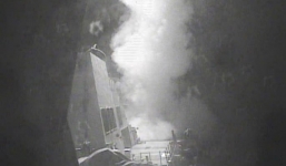 Video: Khu trục hạm Mỹ phóng tên lửa hủy diệt radar phiến quân