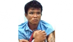 “Ngáo đá” cầm dao xông vào nhà dân, cắn cảnh sát 113 hòng thoát thân