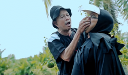 Bảo Chung vừa leo núi tìm vàng vừa trổ tài ca vọng cổ