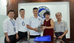 Hà Nội: Tài xế taxi trả lại 650 triệu cho khách bỏ quên trên xe