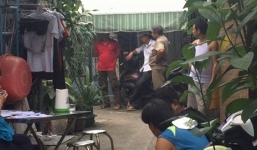 Thi thể cụ ông với nhiều vết thương trong căn nhà khóa trái