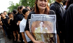 Người dân Thái Lan xếp hàng dài chờ viếng Quốc vương Bhumibol