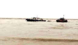 Cứu nạn thành công 4 thuyền viên mắc kẹt, mất tích trong bão số 6