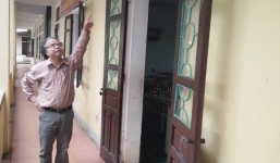 6 côn đồ xông vào ký túc xá tìm nữ sinh, dọa bắn chết bảo vệ