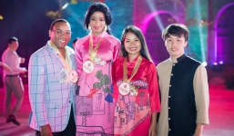 Festival áo dài ngày cuối - Người đẹp mặc áo dài đi diễu hành qua phố