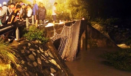 Hàng trăm người giăng lưới tìm bé trai bị nước mưa cuốn xuống cống