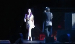 Mỹ Tâm gây bất ngờ với màn thay đồ trên sân khấu