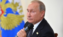 Video: Putin gặp sự cố mất điện, hỏng mic khi đang họp báo