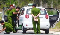 Dụ tài xế taxi vào nghĩa trang để cướp tài sản