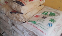 Hà Nội: 6 tấn phụ gia không rõ nguồn gốc để sản xuất bim bim bị thu giữ