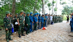 400 người băng rừng, dựng trại dã chiến để tìm máy bay gặp nạn