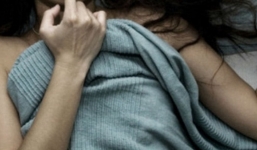 Nữ tiếp viên 14 tuổi bị khống chế, cưỡng hiếp giữa đồng