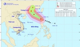 Siêu bão Haima giật trên cấp 17 tiến sát Biển Đông