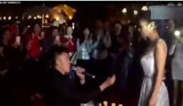 Cô gái cầu hôn gây sốt mạng xã hội Trung Quốc