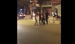 Video: Nam thanh niên bị đánh hội đồng sau va chạm giao thông gây bức xúc