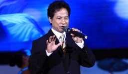 Chế Linh giải thích với khán giả về 3 ca khúc trước 1975 chưa được cấp phép