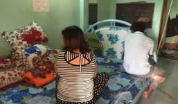 Bắt quả tang 2 cặp nam nữ đang mua bán dâm trong nhà nghỉ