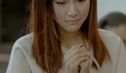 Hoàng Oanh suýt khóc khi quá nhập tâm hát cải lương