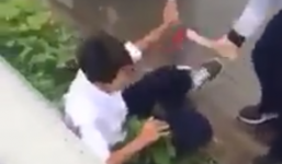 Nam sinh dùng búa đánh vào đầu gối bạn ở Tiền Giang