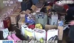 Video: Cận cảnh 3 tấn tiền mặt trong nhà quan tham Trung Quốc