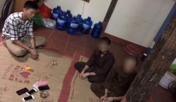 Video: Sư thầy đưa 3 cô gái mặc váy ngắn vào chùa đánh bạc lúc nửa đêm